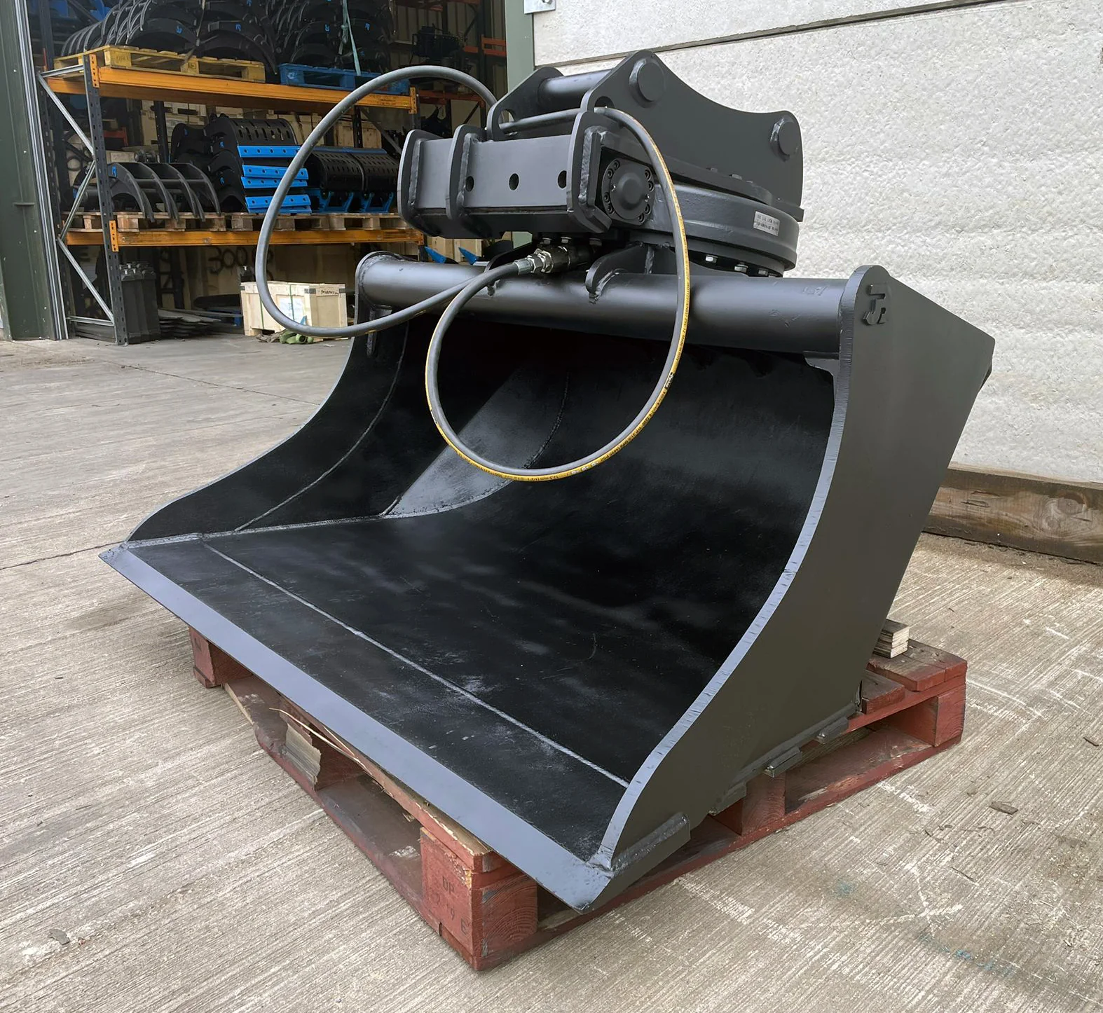 GRB-6-R Rotating 360° Scandinavian Excavator Grading Bucket - 6-10 Tonne - Image 2