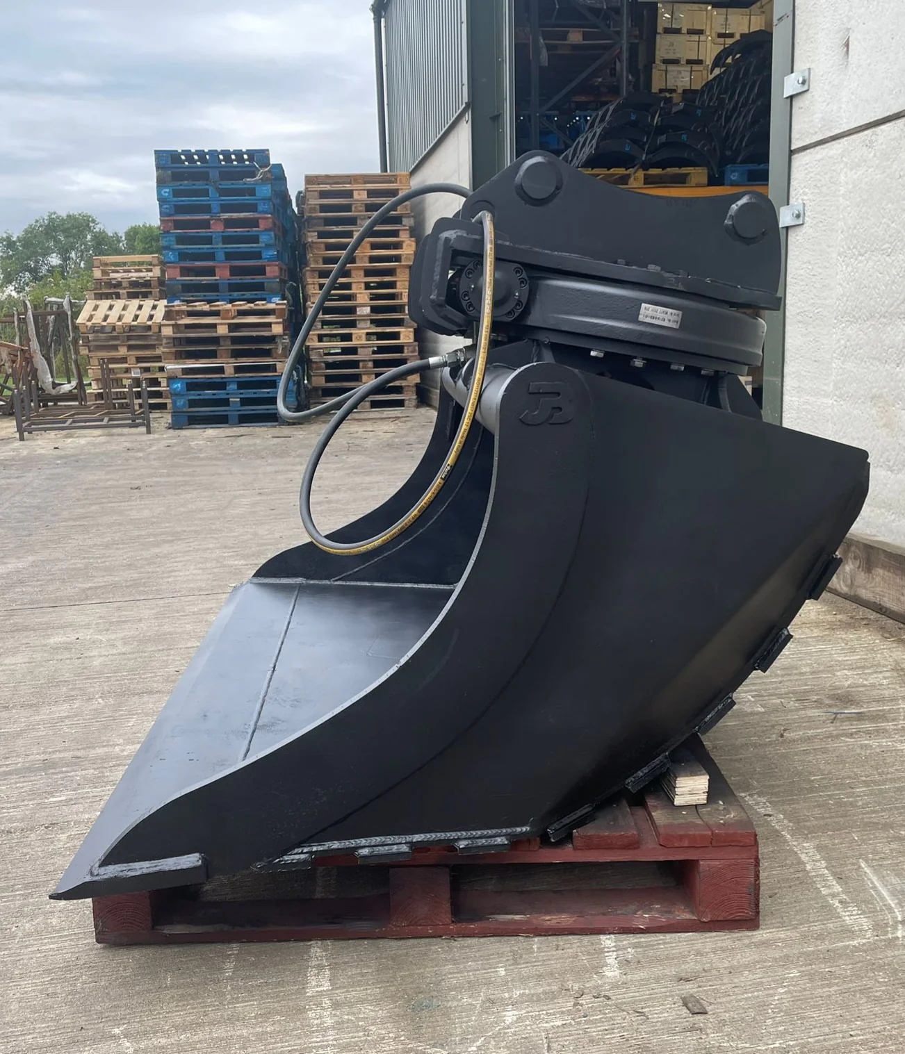 GRB-4-R Rotating 360° Scandinavian Excavator Grading Bucket - 4-6 Tonne - Image 4